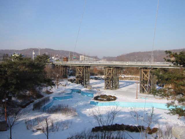 Bridge of Freedom, Korea