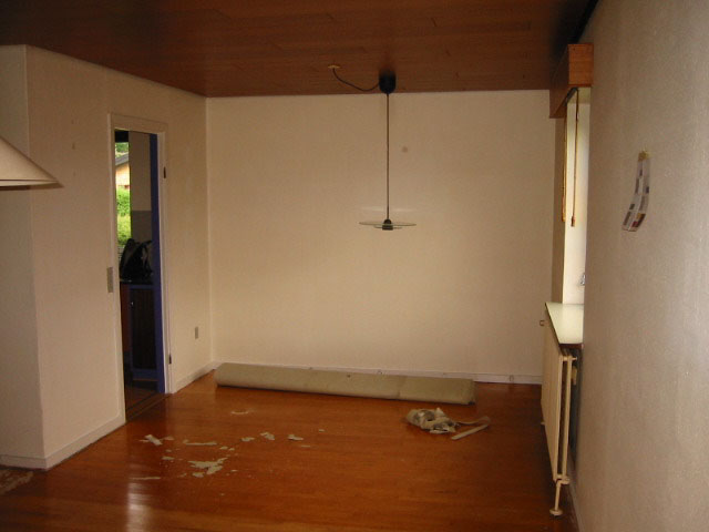 5-25: dining area